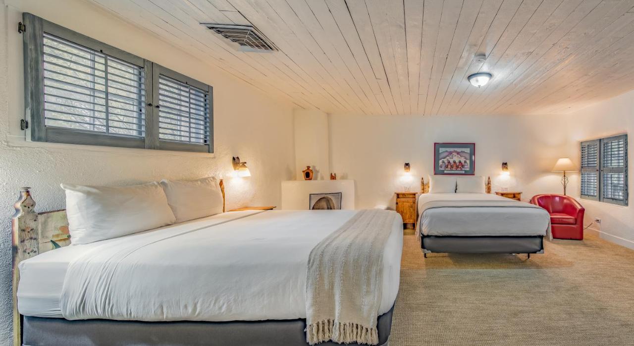 Standard Queen Room Two Queen Beds
